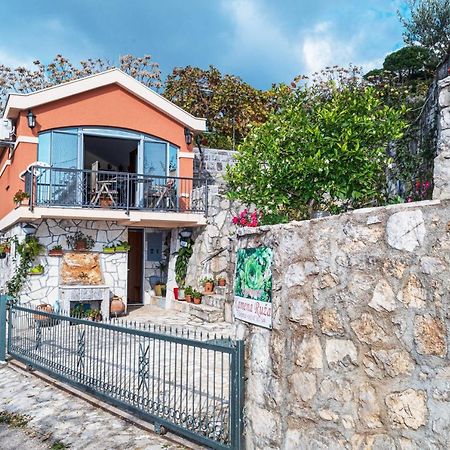 Apartmani Kamena Ruza Budva Buitenkant foto